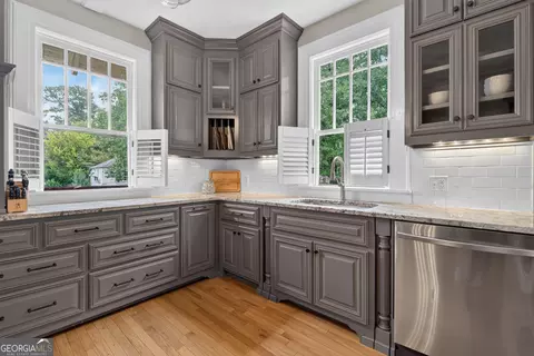 Kitchen - 291 Buford Pl, Macon, GA 31204 photo 4 of 8