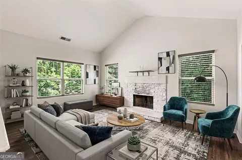 Living - 320 Brook Ct, Temple, GA 30179 photo 2 of 5