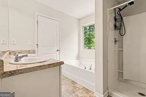 Bath - 320 Brook Ct, Temple, GA 30179 photo 2 of 3