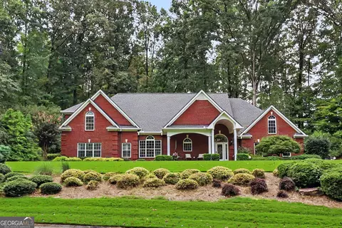 272 Glen Lake Dr, Hoschton, GA 30548