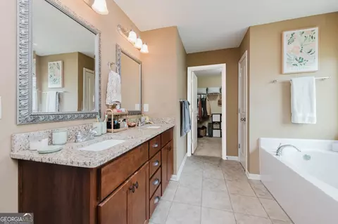 Entry Way - 211 Wild Azalea Dr, Perry, GA 31069 photo 3 of 4