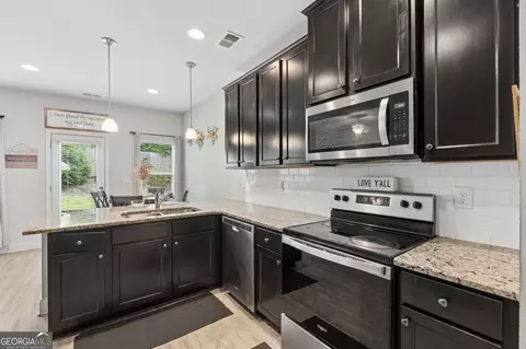 Kitchen - 10157 Benton Woods Dr, Covington, GA 30014 photo 2 of 2