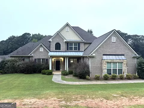 125 Trustin Lake Dr, Fayetteville, GA 30214