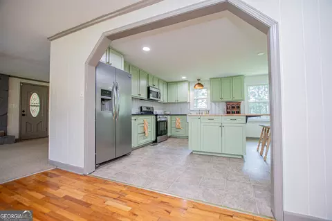 Kitchen - 105 Sharp Dr, Carrollton, GA 30117 photo 11 of 13