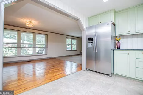 Kitchen - 105 Sharp Dr, Carrollton, GA 30117 photo 12 of 13