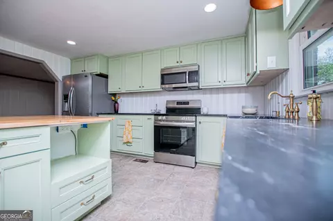Kitchen - 105 Sharp Dr, Carrollton, GA 30117 photo 4 of 13