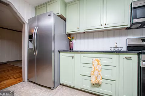 Kitchen - 105 Sharp Dr, Carrollton, GA 30117 photo 6 of 13