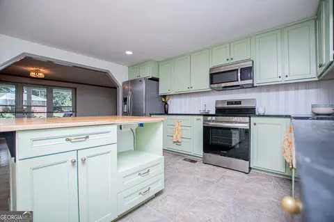 Kitchen - 105 Sharp Dr, Carrollton, GA 30117 photo 3 of 13