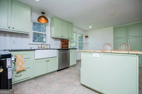 Kitchen - 105 Sharp Dr, Carrollton, GA 30117 photo 7 of 13
