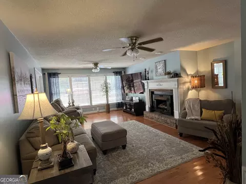 Living - 476 Clover Ave, Comer, GA 30629 photo 1 of 1