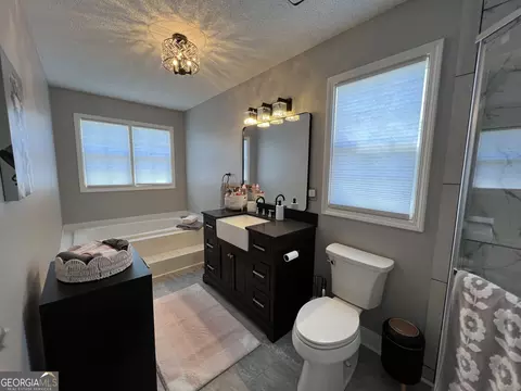 Bath - 476 Clover Ave, Comer, GA 30629 photo 2 of 2