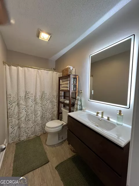 Bath - 476 Clover Ave, Comer, GA 30629 photo 1 of 2