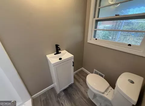 Bath - 412 Roberson St, Dublin, GA 31021 photo 1 of 5