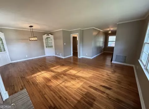 Living - 412 Roberson St, Dublin, GA 31021 photo 1 of 7