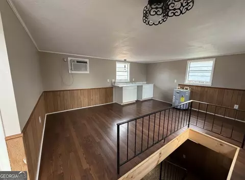 Living - 412 Roberson St, Dublin, GA 31021 photo 6 of 7