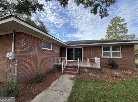 Exterior - 412 Roberson St, Dublin, GA 31021 photo 4 of 9