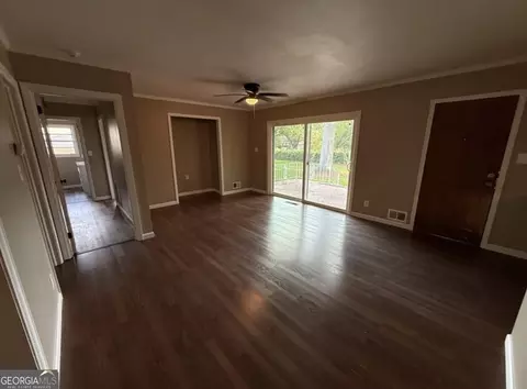 Living - 412 Roberson St, Dublin, GA 31021 photo 4 of 7