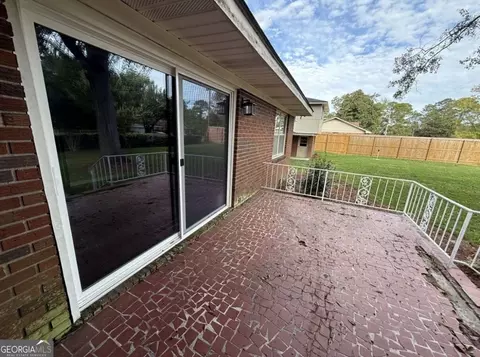 Exterior - 412 Roberson St, Dublin, GA 31021 photo 3 of 9