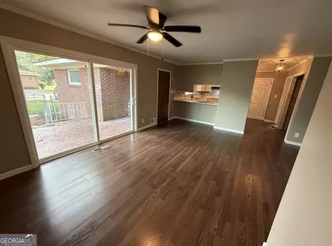 Living - 412 Roberson St, Dublin, GA 31021 photo 5 of 7