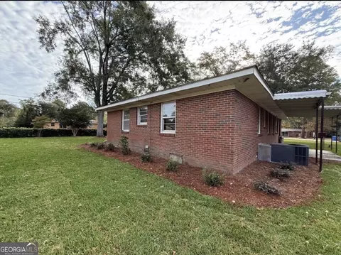 Exterior - 412 Roberson St, Dublin, GA 31021 photo 5 of 9