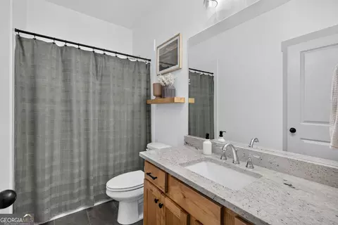 Bath - 417 Fox Valley Dr, Monroe, GA 30656 photo 4 of 8