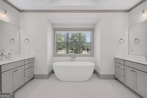 Bath - 417 Fox Valley Dr, Monroe, GA 30656 photo 1 of 8