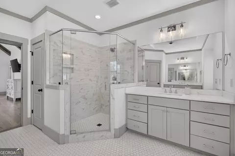 Bath - 417 Fox Valley Dr, Monroe, GA 30656 photo 3 of 8