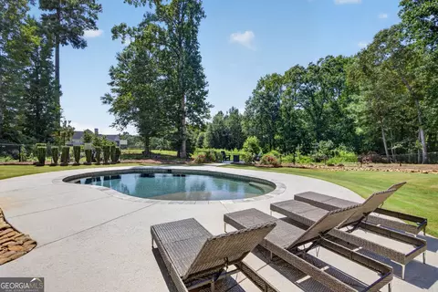 Exterior - 417 Fox Valley Dr, Monroe, GA 30656 photo 12 of 20