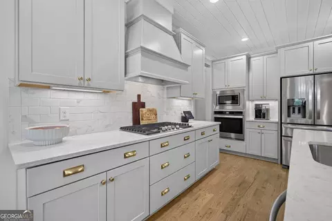Kitchen - 417 Fox Valley Dr, Monroe, GA 30656 photo 5 of 7