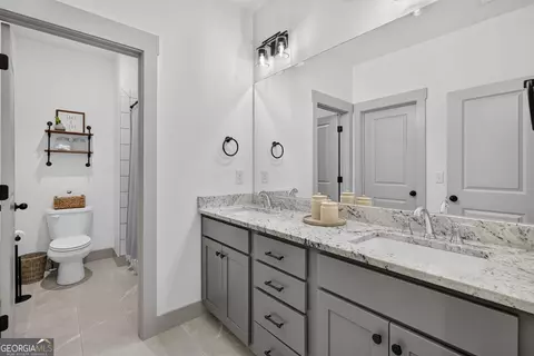 Bath - 417 Fox Valley Dr, Monroe, GA 30656 photo 6 of 8