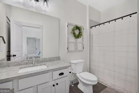 Bath - 417 Fox Valley Dr, Monroe, GA 30656 photo 5 of 8