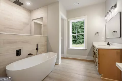 Bath - 109 Dub Walker Rd, Jackson, GA 30233 photo 3 of 4