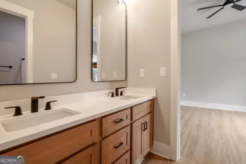 Bath - 109 Dub Walker Rd, Jackson, GA 30233 photo 2 of 4