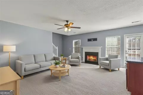 Living - 541 Hamlet Dr, Hampton, GA 30228 photo 3 of 7