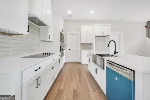 Kitchen - 277 E Knight Rd, Mcdonough, GA 30252 photo 1 of 2
