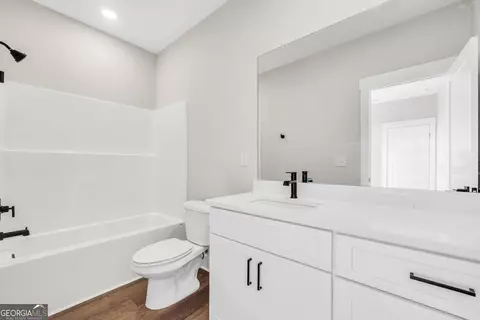 Bath - 277 E Knight Rd, Mcdonough, GA 30252 photo 5 of 6
