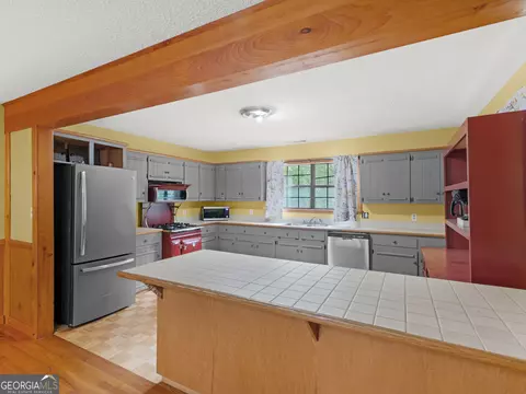 Kitchen - 107 Midway Rd, Barnesville, GA 30204 photo 1 of 4