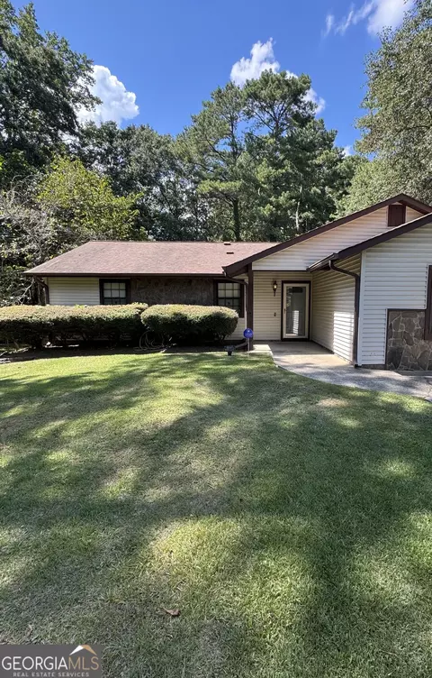 9323 Forest Knoll Dr, Jonesboro, GA 30238