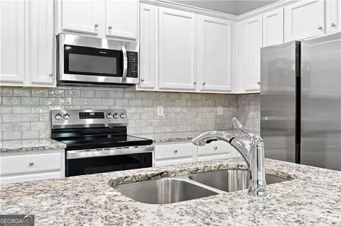 Kitchen - 94 Sanctuary Pl, Jasper, GA 30143 photo 2 of 2