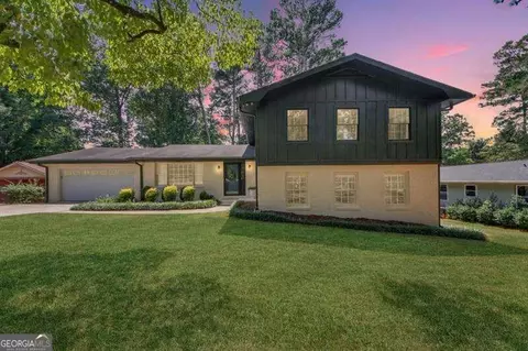 2204 Pine Point Dr, Lawrenceville, GA 30043
