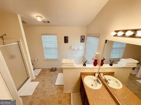 Bath - 5943 Rex Ridge Ct, Rex, GA 30273 photo 2 of 2