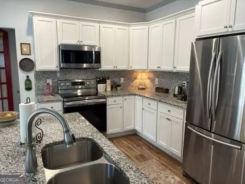 Kitchen - 128 Rubil Way, Demorest, GA 30535 photo 3 of 5