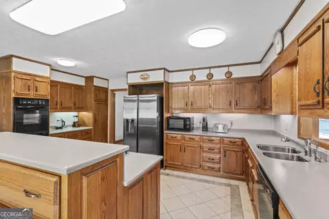 Kitchen - 161 Minter Dr, Hampton, GA 30228 photo 3 of 4