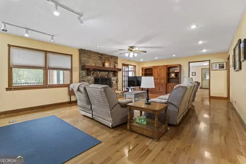 Living - 161 Minter Dr, Hampton, GA 30228 photo 1 of 2
