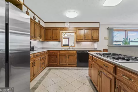 Kitchen - 161 Minter Dr, Hampton, GA 30228 photo 2 of 4