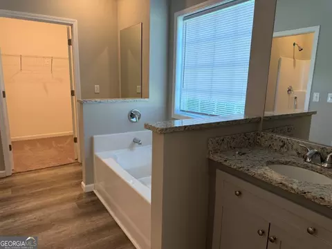 Bath - 2434 Remington Dr, Commerce, GA 30529 photo 2 of 2