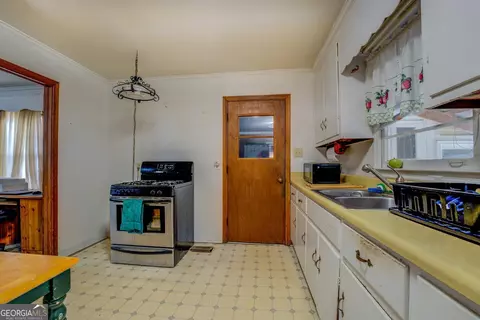 Kitchen - 908 Nelson St, Jackson, GA 30233 photo 2 of 2