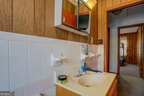 Bath - 908 Nelson St, Jackson, GA 30233 photo 2 of 2