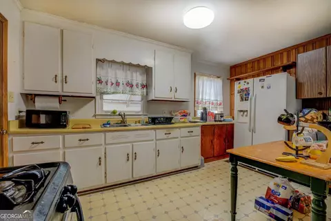 Kitchen - 908 Nelson St, Jackson, GA 30233 photo 1 of 2
