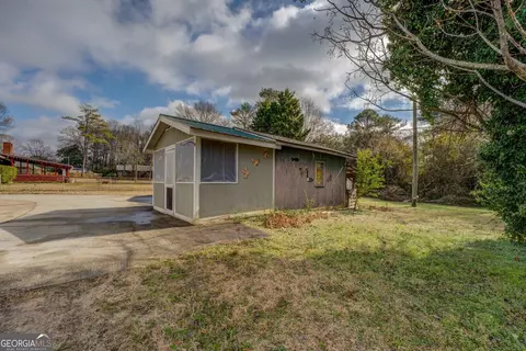 Exterior - 908 Nelson St, Jackson, GA 30233 photo 4 of 6